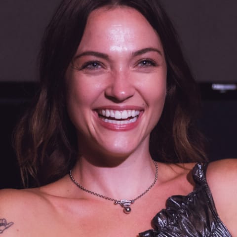 Violett Beane