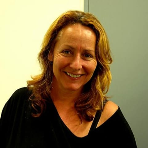Angela Groothuizen